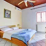Anton Apartment *